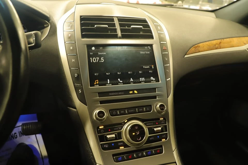 2019 Lincoln MKZ - Image 8 of 10