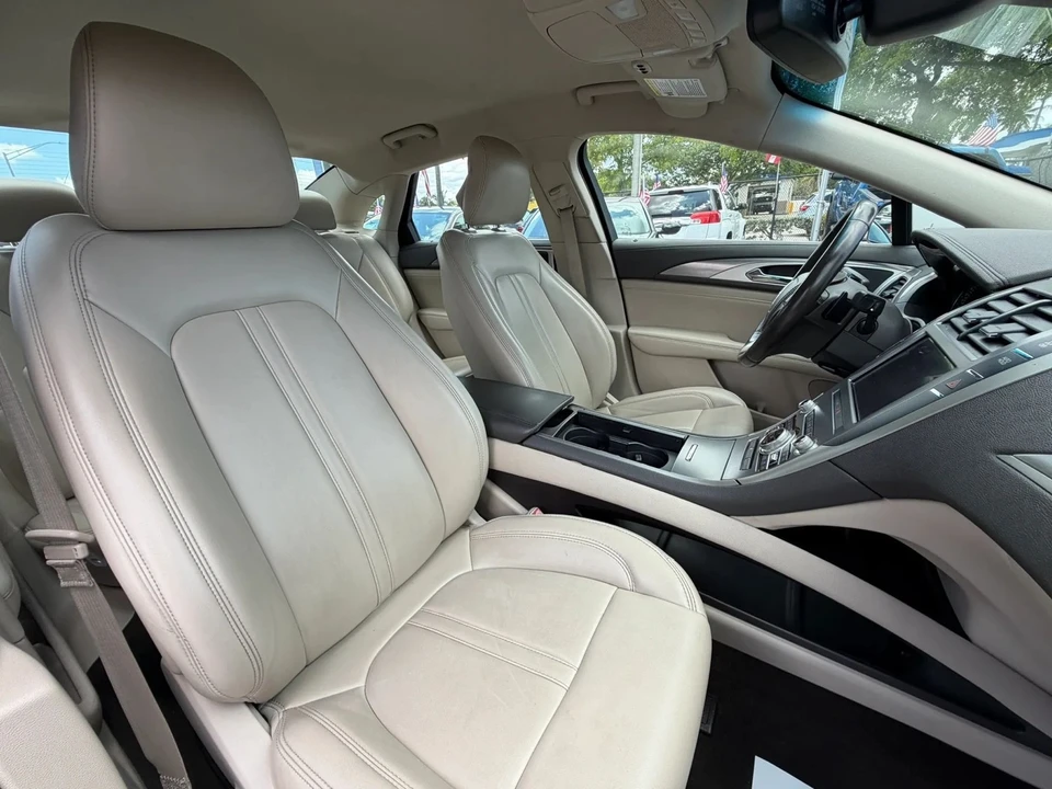 2019 Lincoln MKZ - Image 22 of 31