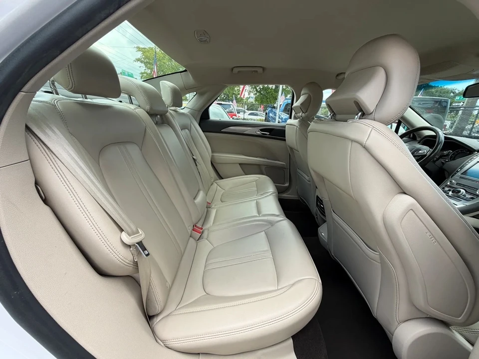2019 Lincoln MKZ - Image 19 of 31