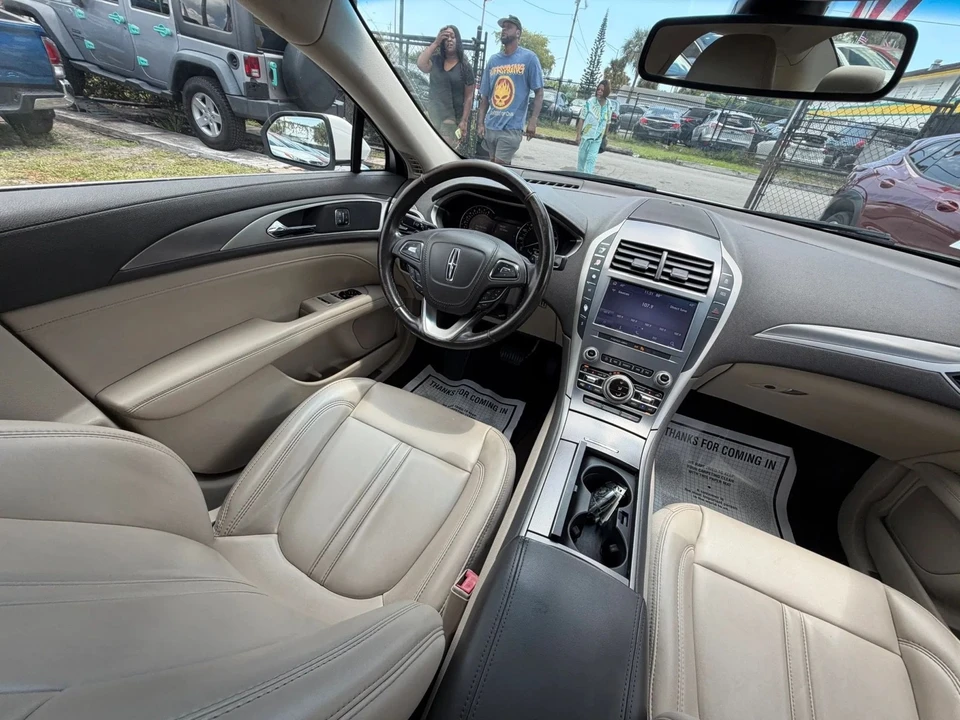 2019 Lincoln MKZ - Image 25 of 31