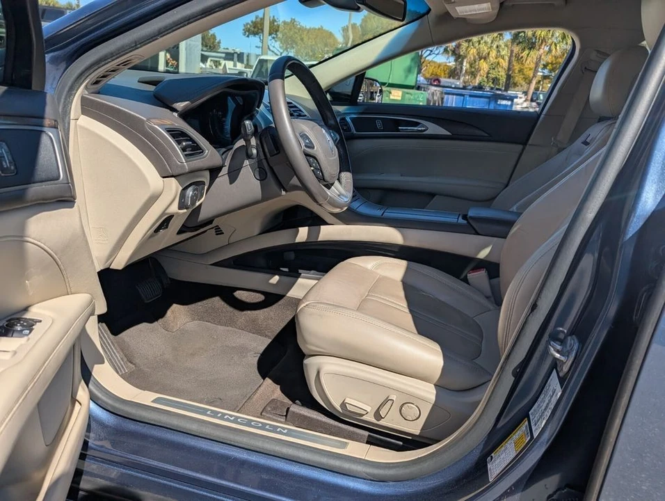 2019 Lincoln MKZ - Image 11 of 12