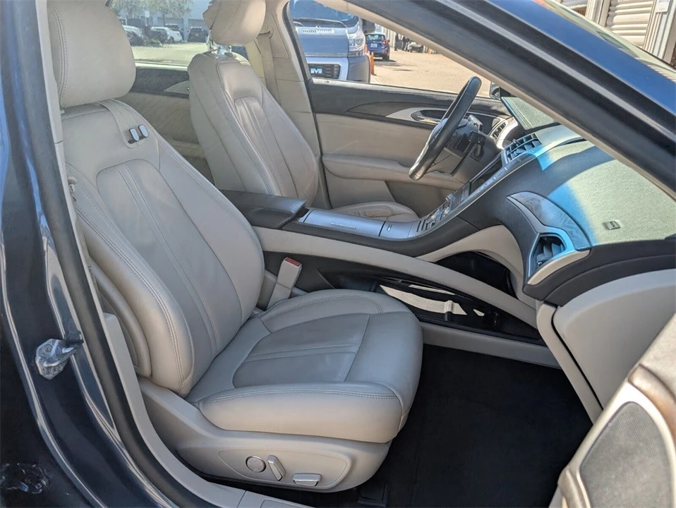 2019 Lincoln MKZ - Image 19 of 21