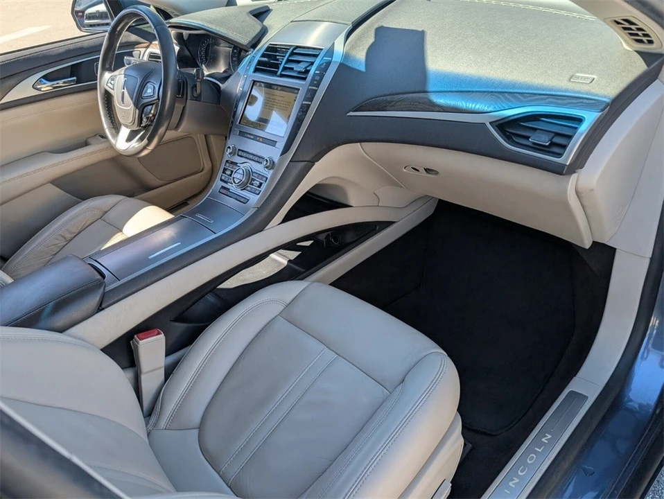 2019 Lincoln MKZ - Image 18 of 21
