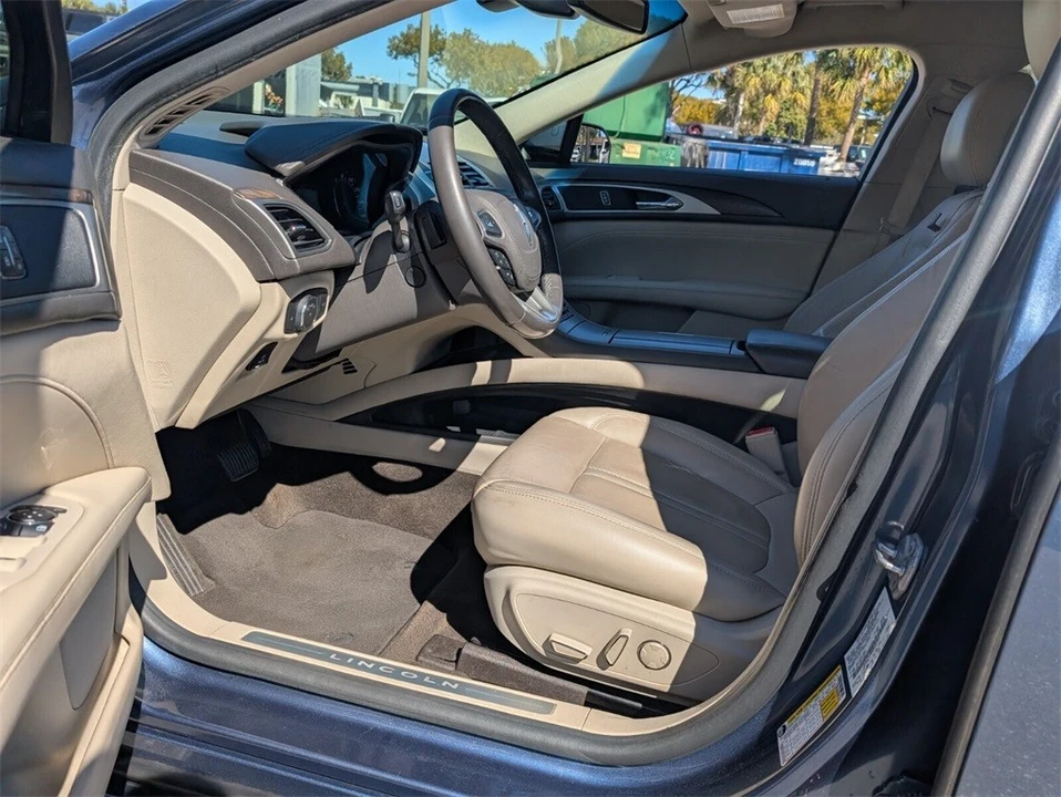 2019 Lincoln MKZ - Image 11 of 12