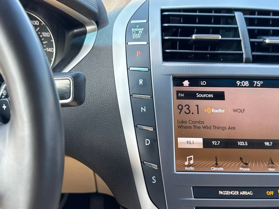 2019 Lincoln MKZ - Image 17 of 31