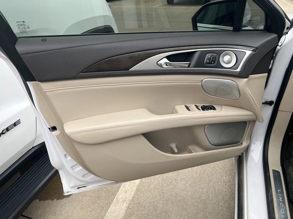 2019 Lincoln MKZ - Image 8 of 12