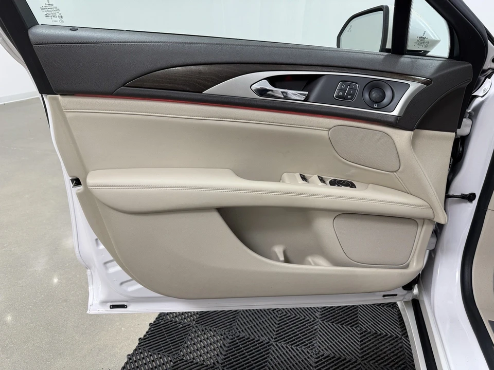2019 Lincoln MKZ - Image 11 of 12