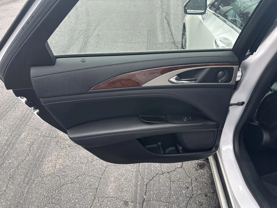 2019 Lincoln MKZ - Image 11 of 12