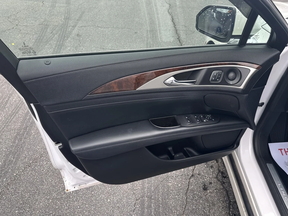 2019 Lincoln MKZ - Image 9 of 12