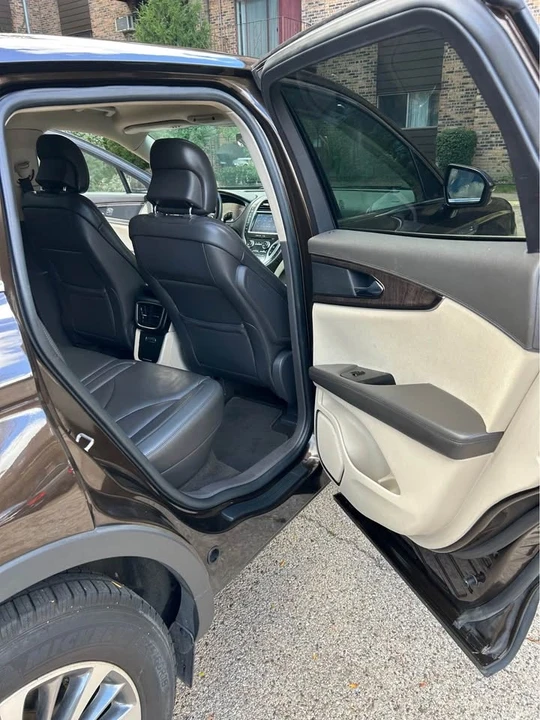 2019 Lincoln Nautilus - Image 8 of 15