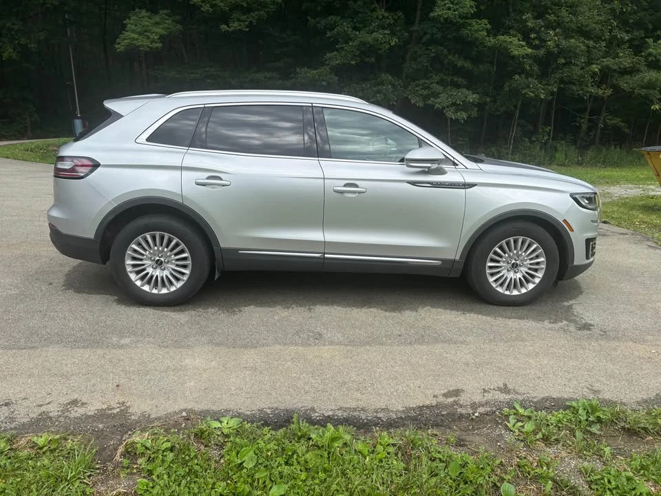 2019 Lincoln Nautilus - Image 2 of 15