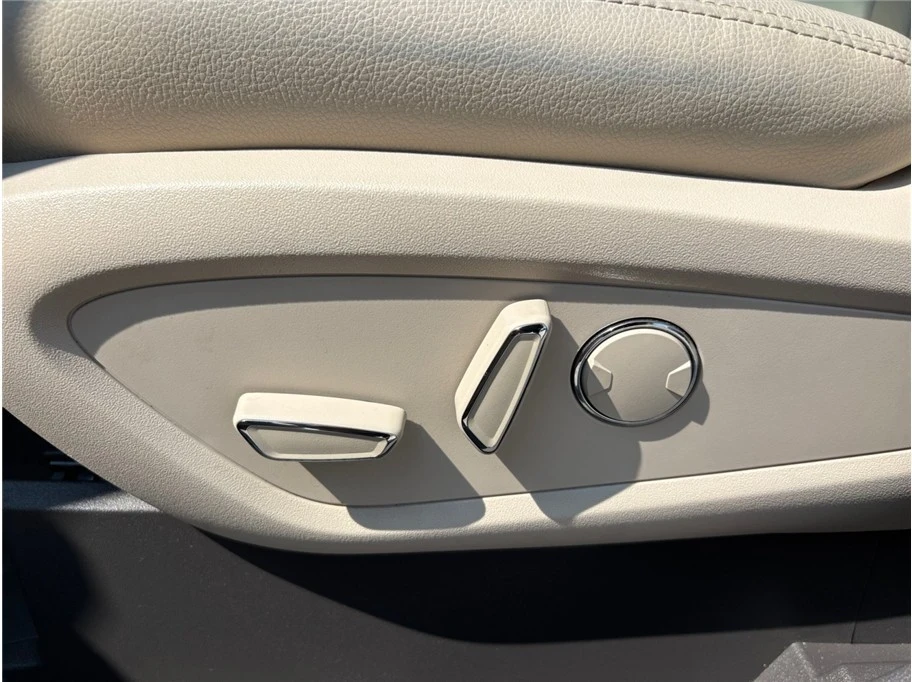 2019 Lincoln Nautilus - Image 19 of 21