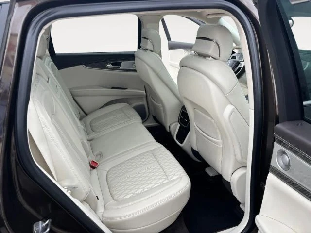 2019 Lincoln Nautilus - Image 17 of 25