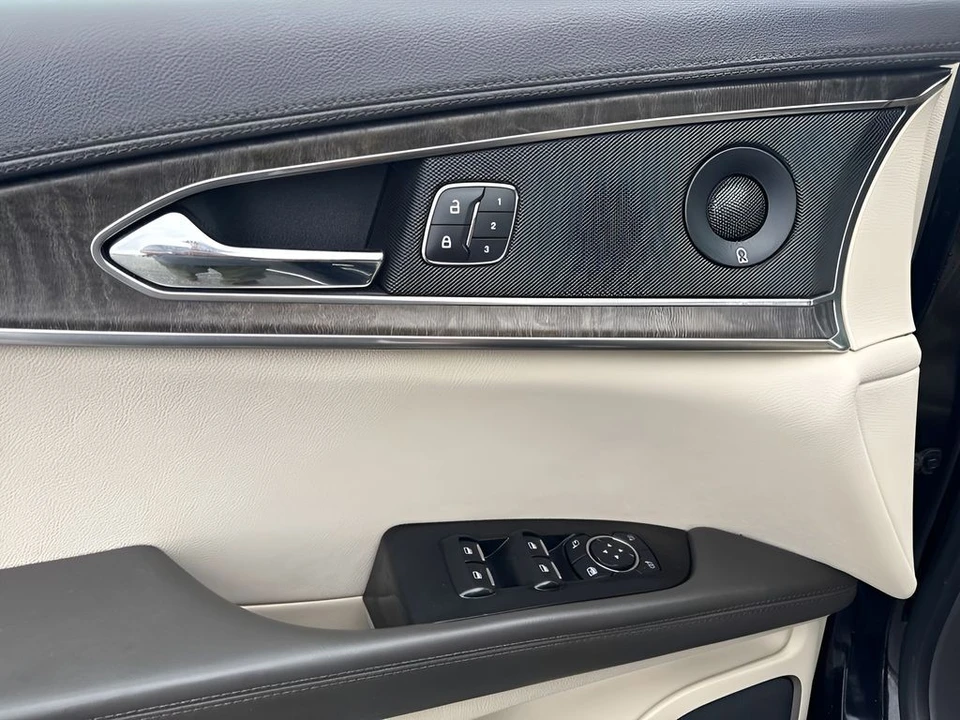 2019 Lincoln Nautilus - Image 17 of 23