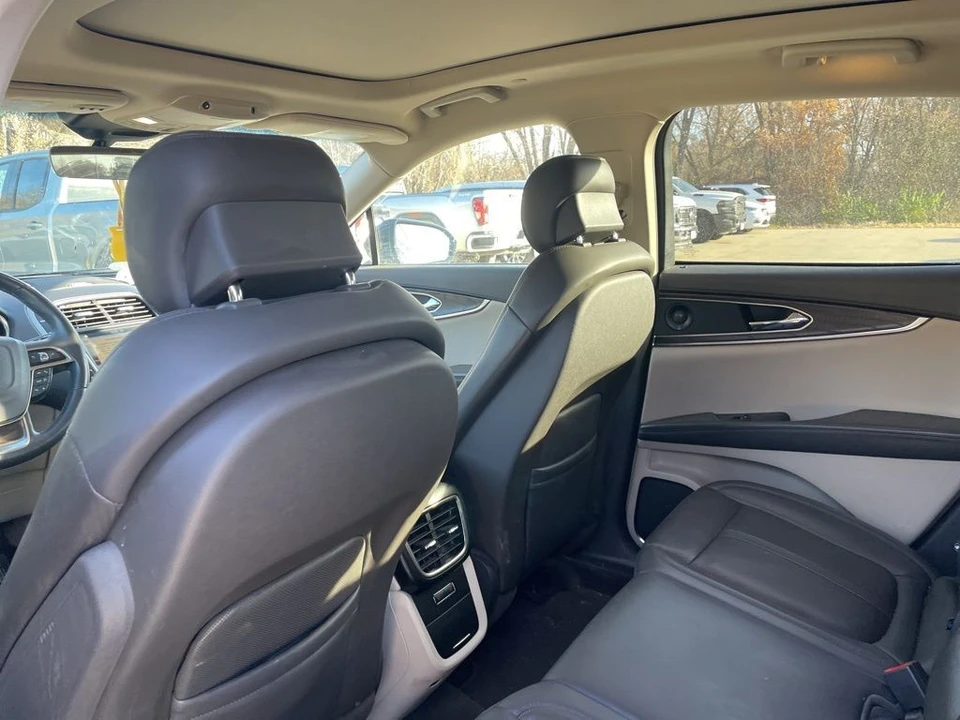 2019 Lincoln Nautilus - Image 11 of 12