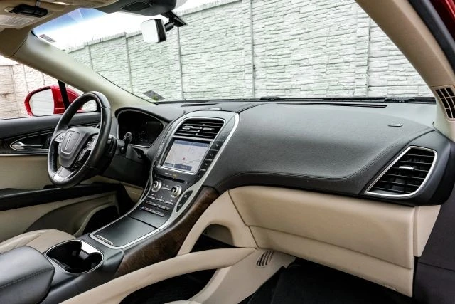 2019 Lincoln Nautilus - Image 16 of 21