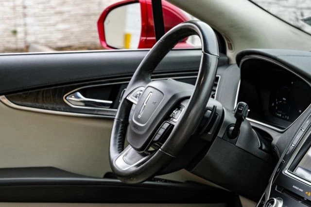 2019 Lincoln Nautilus - Image 17 of 21