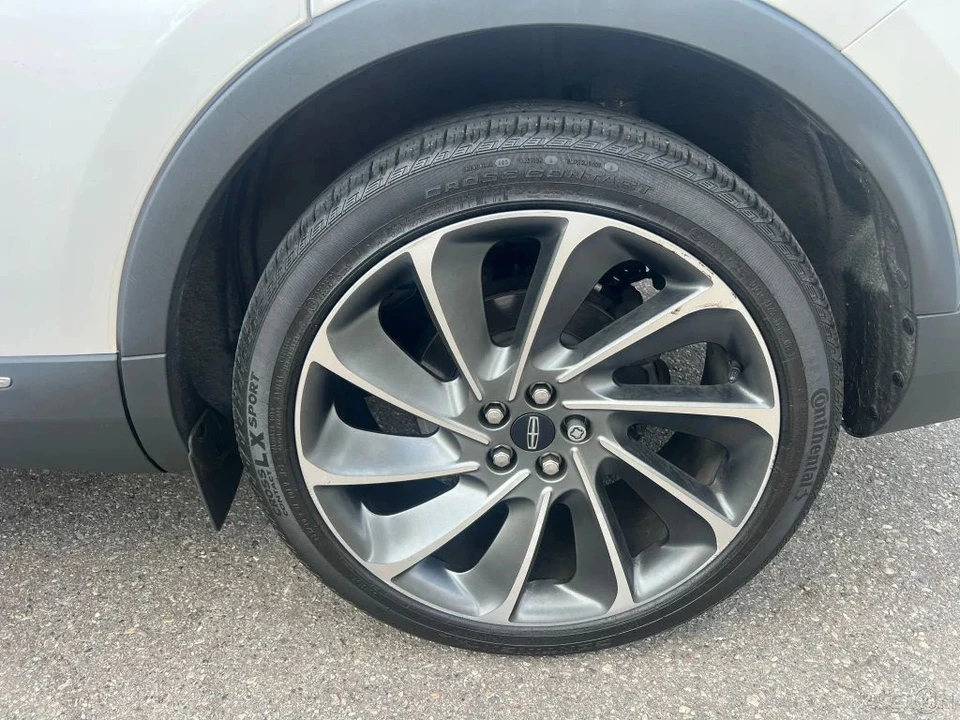 2019 Lincoln Nautilus - Image 10 of 12