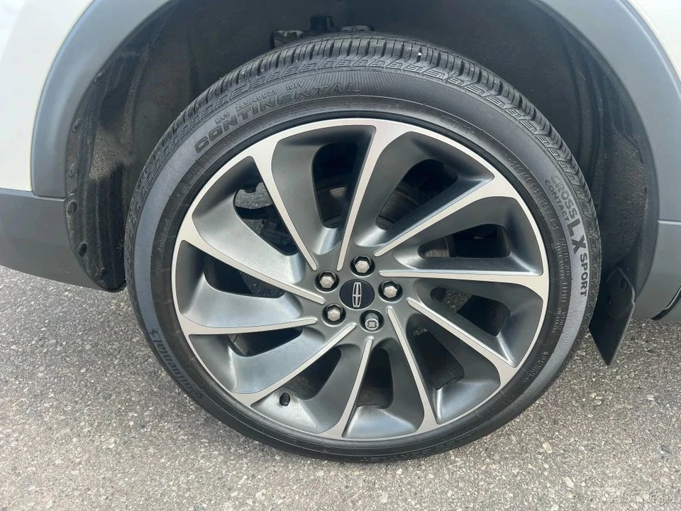 2019 Lincoln Nautilus - Image 11 of 12