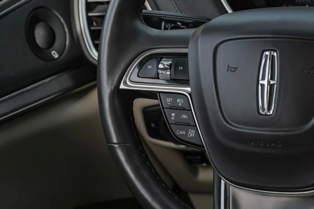 2019 Lincoln Nautilus - Image 19 of 21