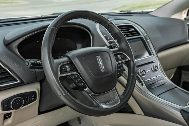 2019 Lincoln Nautilus - Image 18 of 21