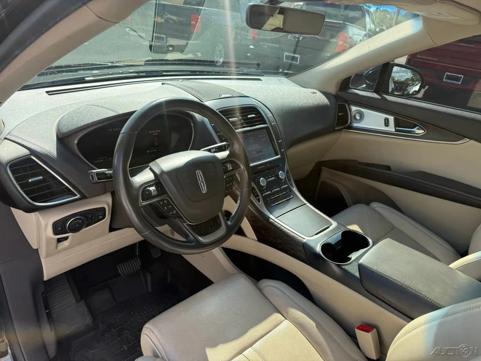 2019 Lincoln Nautilus - Image 17 of 24