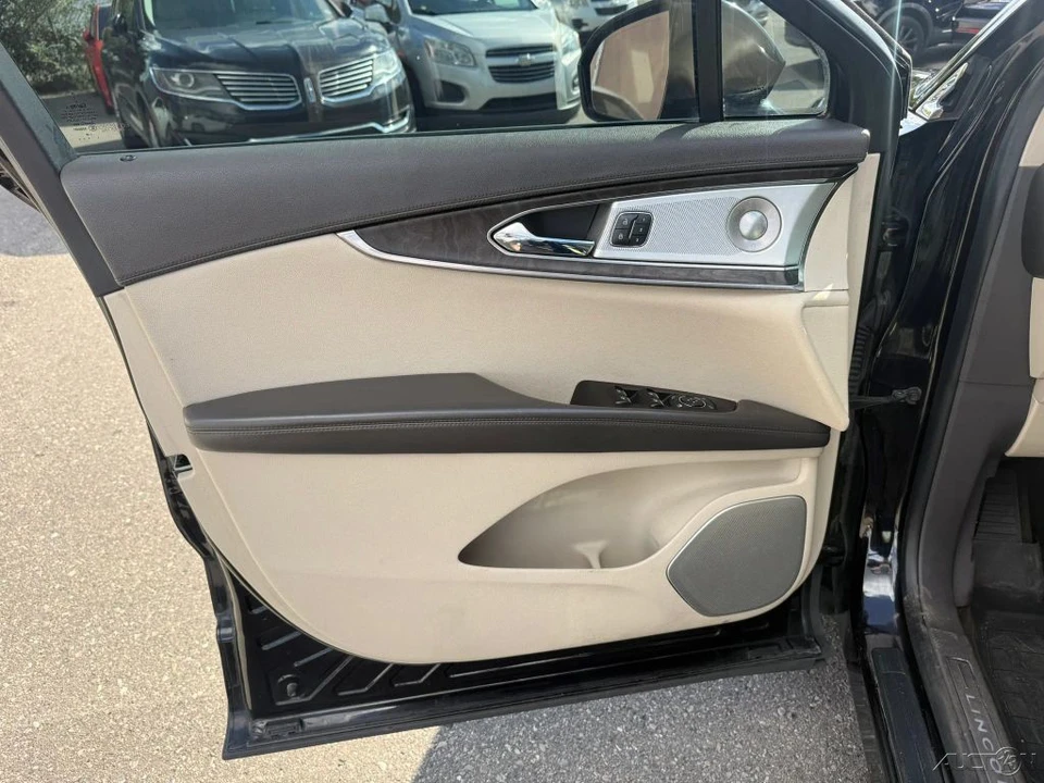 2019 Lincoln Nautilus - Image 18 of 24