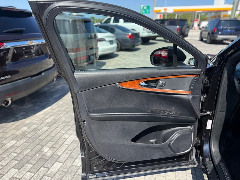 2019 Lincoln Nautilus - Image 25 of 31