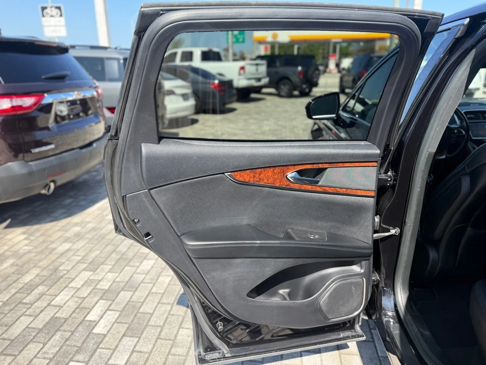 2019 Lincoln Nautilus - Image 28 of 31