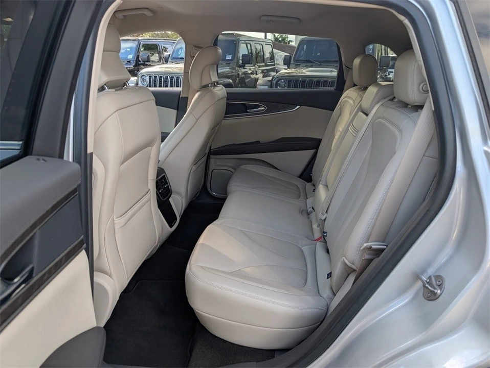 2019 Lincoln Nautilus - Image 8 of 12