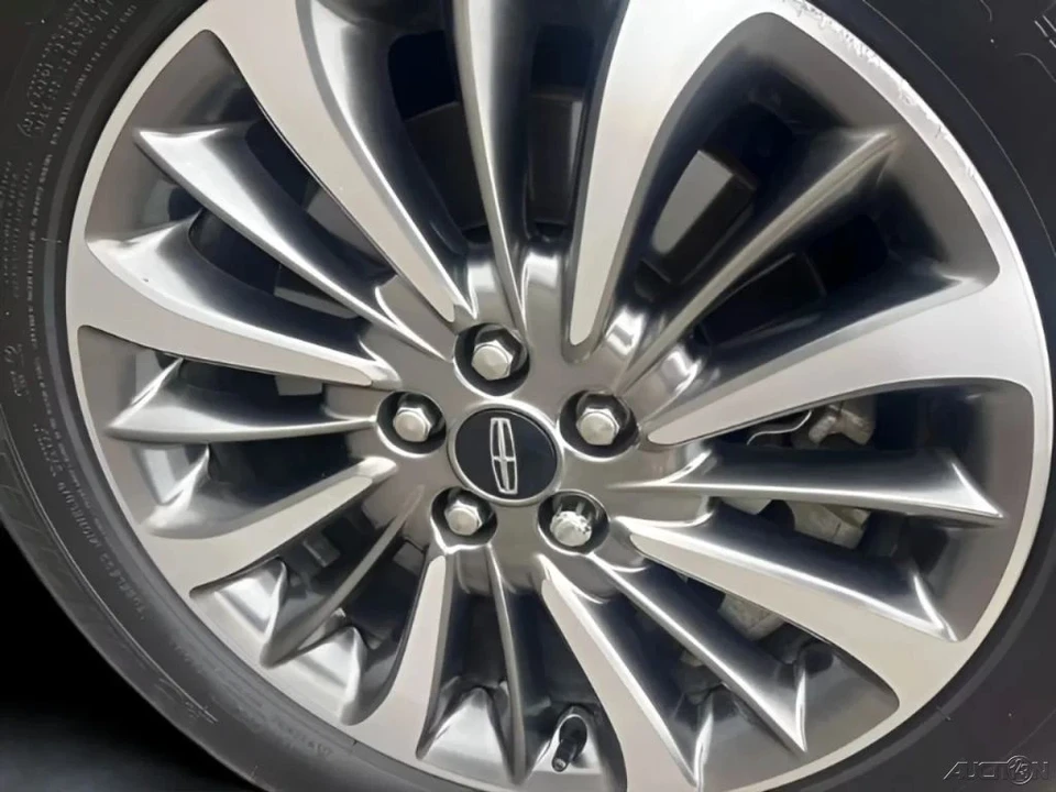 2019 Lincoln Nautilus - Image 11 of 12