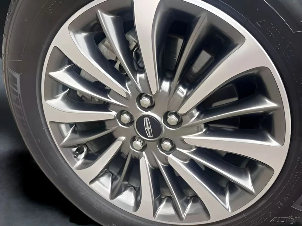 2019 Lincoln Nautilus - Image 10 of 12