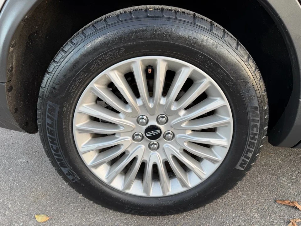 2019 Lincoln Nautilus - Image 11 of 12