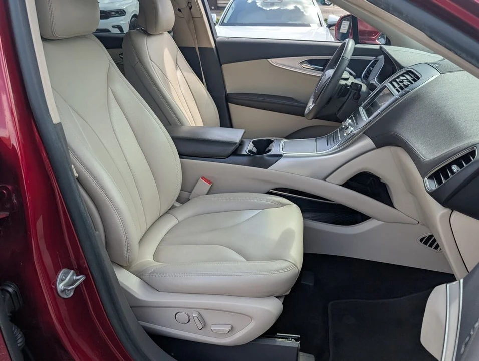 2019 Lincoln Nautilus - Image 17 of 21