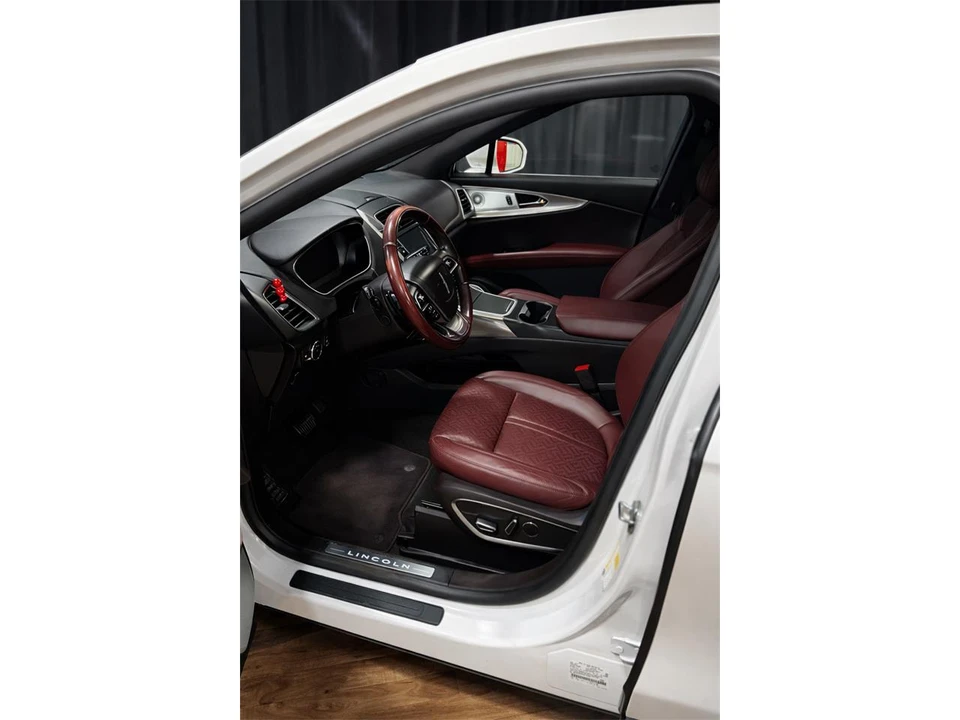 2019 Lincoln Navigator 4th Gen - Image 10 of 13