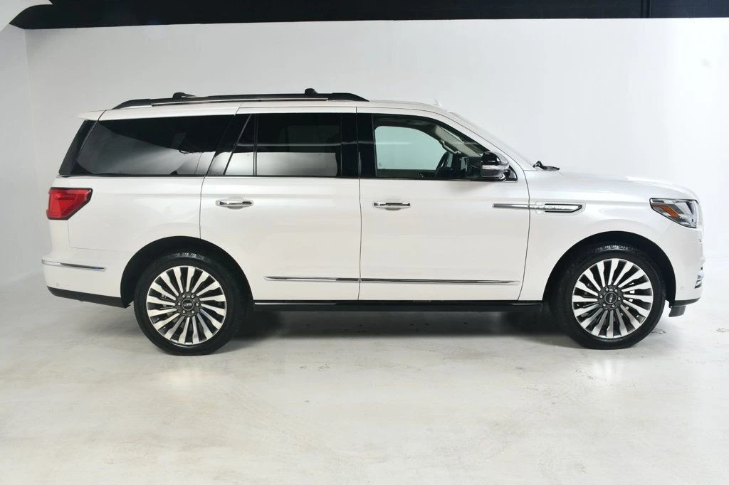 2019 Lincoln Navigator 4th Gen - Image 3 of 12
