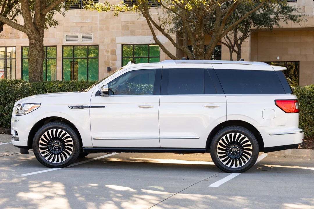 2019 Lincoln Navigator 4th Gen - Image 3 of 8