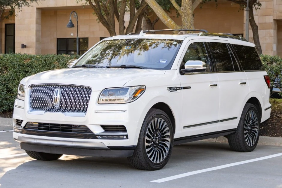 2019 Lincoln Navigator 4th Gen - Image 1 of 8
