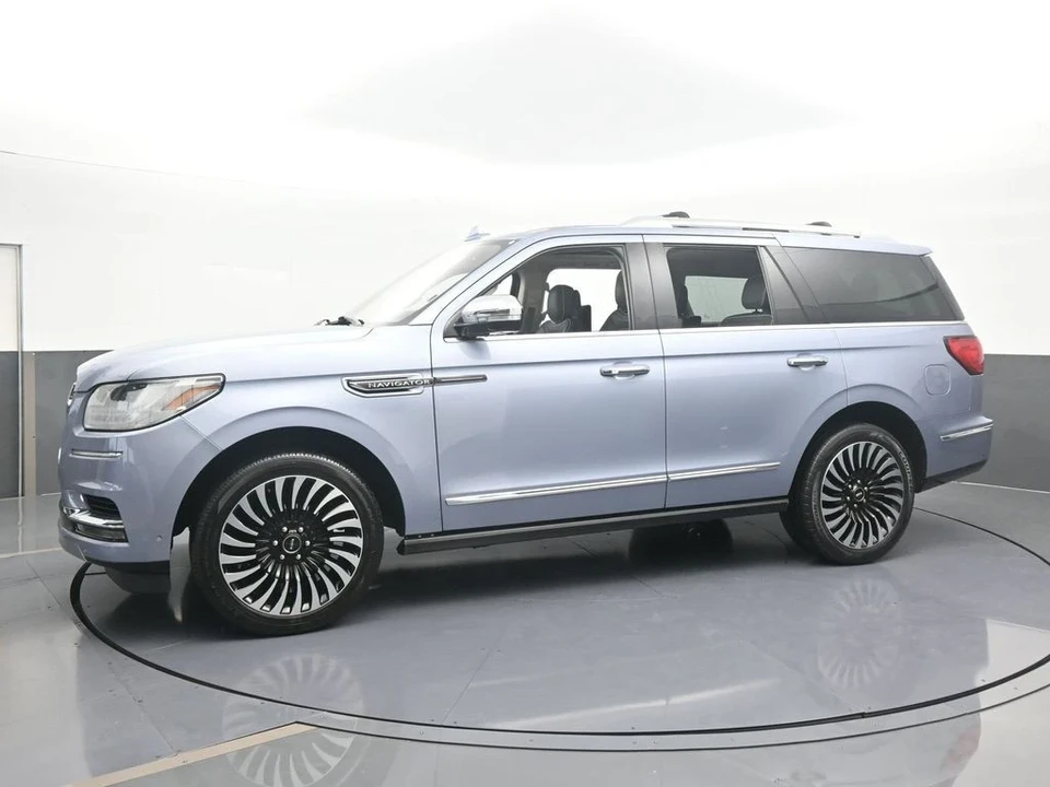 2019 Lincoln Navigator 4th Gen - Image 2 of 12