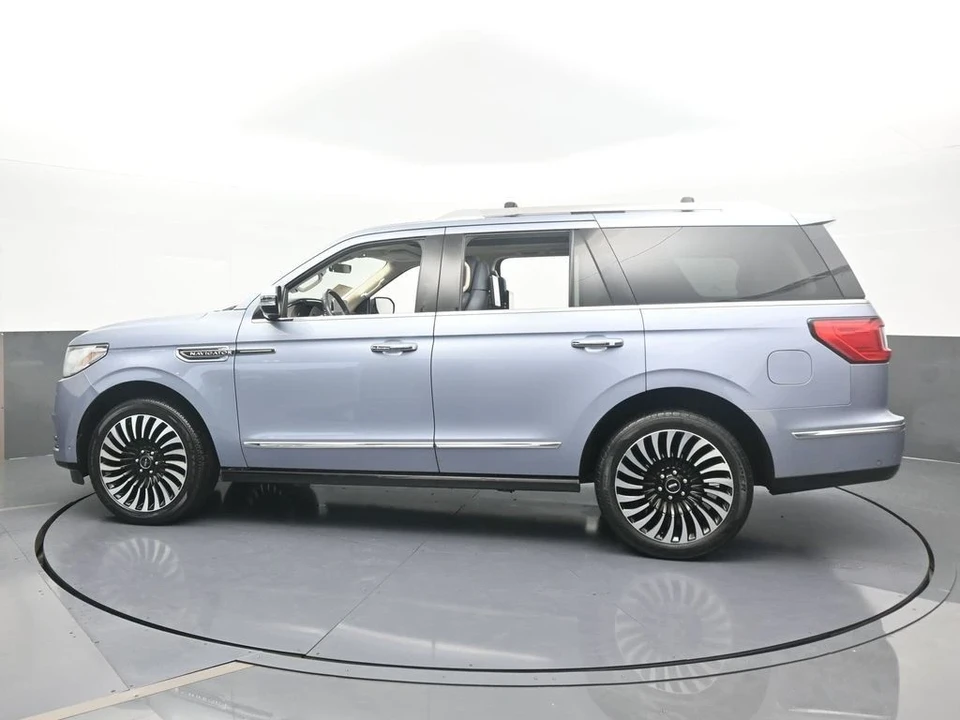 2019 Lincoln Navigator 4th Gen - Image 3 of 12