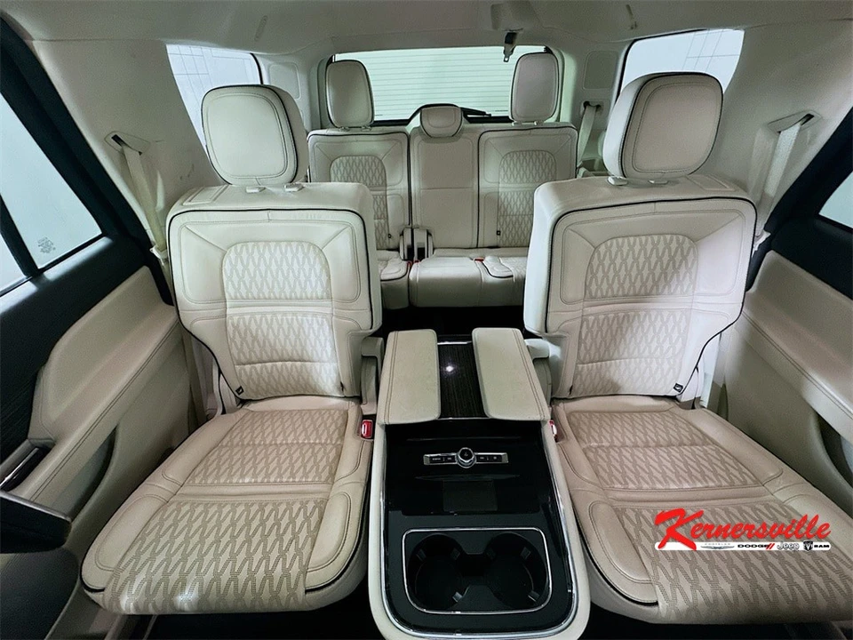 2019 Lincoln Navigator 4th Gen - Image 12 of 21