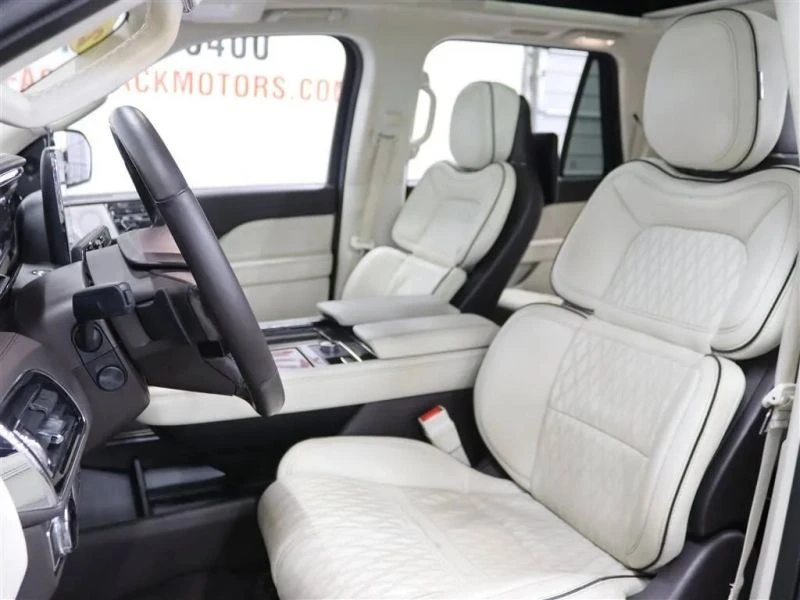 2019 Lincoln Navigator 4th Gen - Image 11 of 12