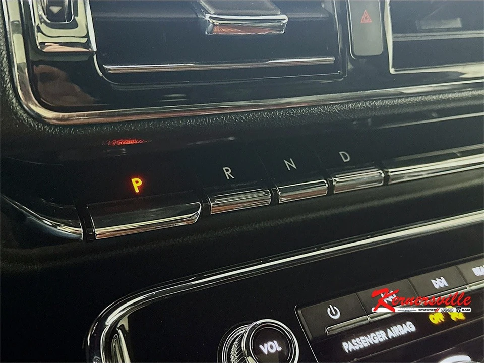 2019 Lincoln Navigator 4th Gen - Image 16 of 21
