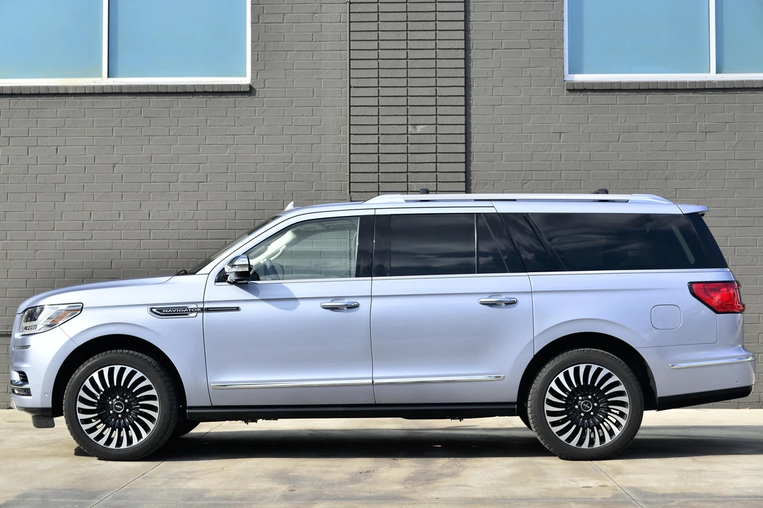 2019 Lincoln Navigator 4th Gen - Image 3 of 31