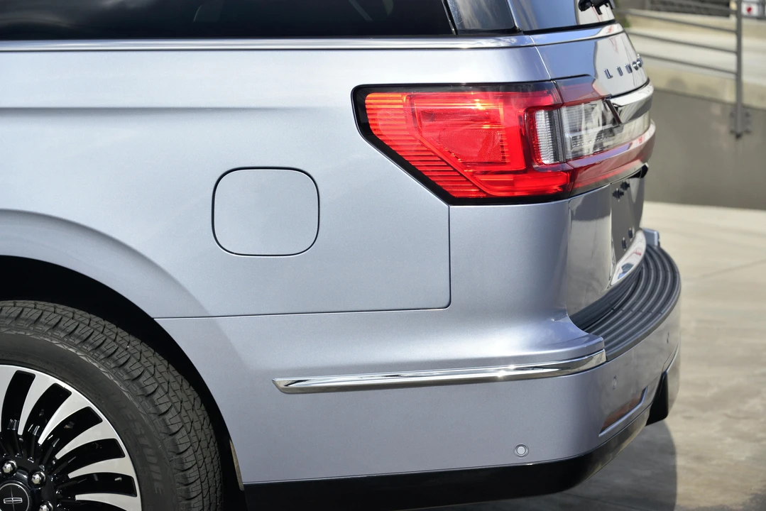 2019 Lincoln Navigator 4th Gen - Image 28 of 31