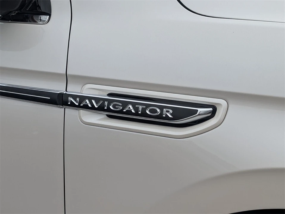 2019 Lincoln Navigator 4th Gen - Image 10 of 12