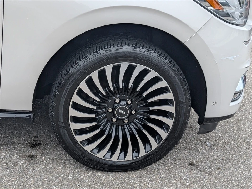 2019 Lincoln Navigator 4th Gen - Image 9 of 12