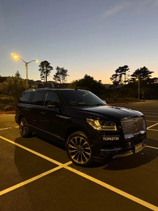 2019 Lincoln Navigator 4th Gen - Image 2 of 9