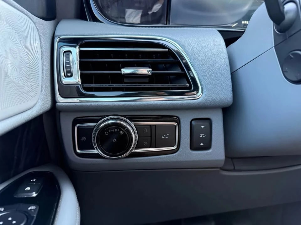 2019 Lincoln - Image 18 of 20