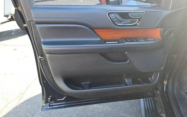 2019 Lincoln Navigator 4th Gen - Image 8 of 9